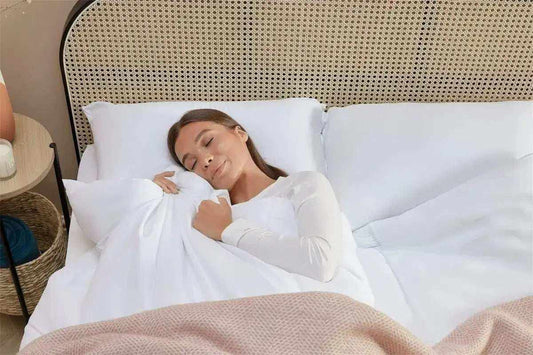 Infographic highlighting the benefits of better sleep for physical and mental health.